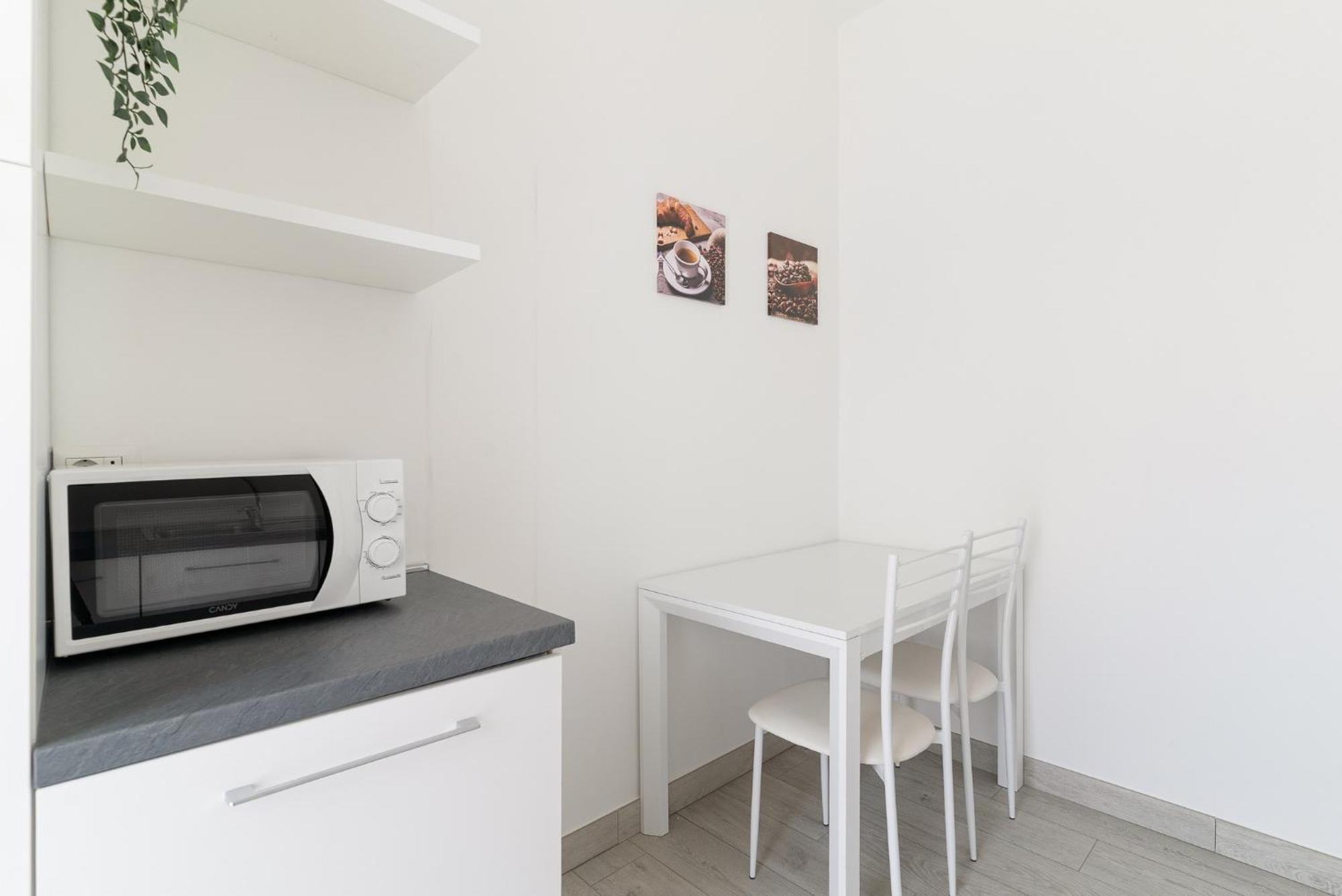 Guesthost - Piazza Tripoli Bright Apartments - Milan — Photos 1