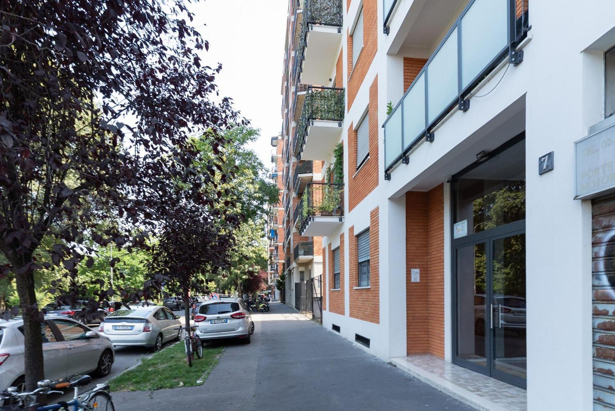 Guesthost - Piazza Tripoli Bright Apartments - Milan, Milan