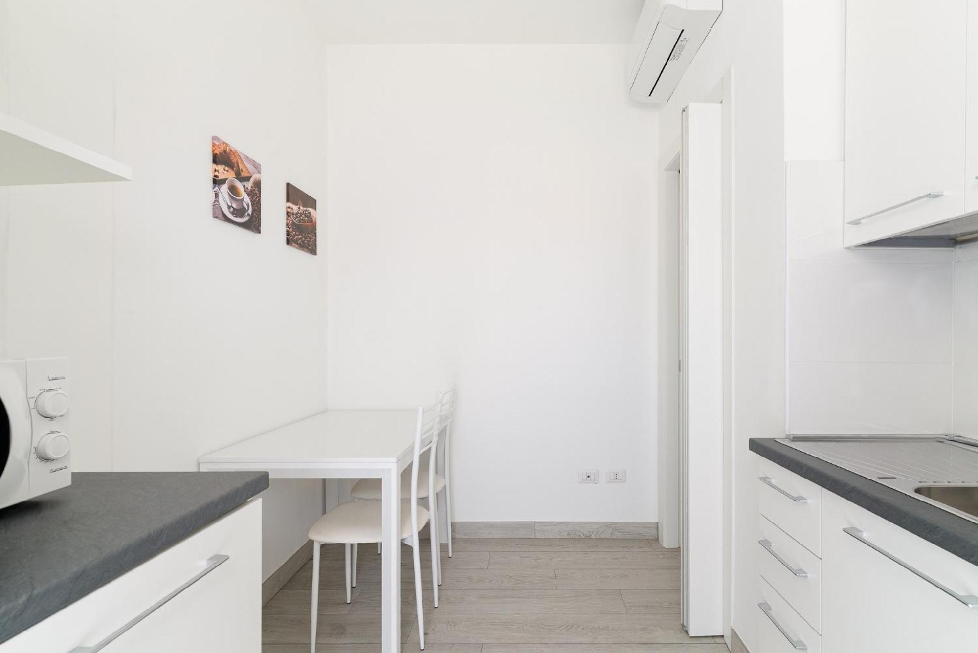 Guesthost - Piazza Tripoli Bright Apartments - Milan — Photos 3